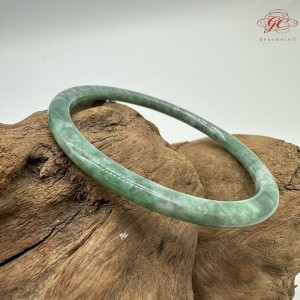 【肌容雪】天然緬甸A貨滿綠飄花翡翠叮噹鐲 編號546(鐲圍57.2mm#18號)
