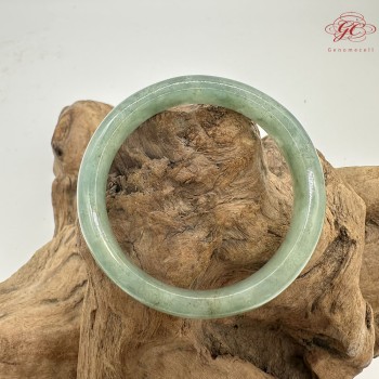【肌容雪】天然美石冰芹綠飄花平安鐲 編號B223(鐲圍54.5mm#17號)