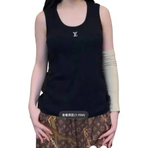 【二手精品9.9新】Louis Vuitton（Louis Vuitton路易威登）經典的羅紋背心上衣(肩38胸40長56)編號S440