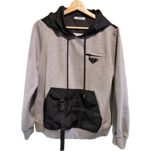 【二手精品9.9新】黑色再生尼龍（Re-Nylon）材質的口袋與帽飾(肩40胸52長65)編號S464