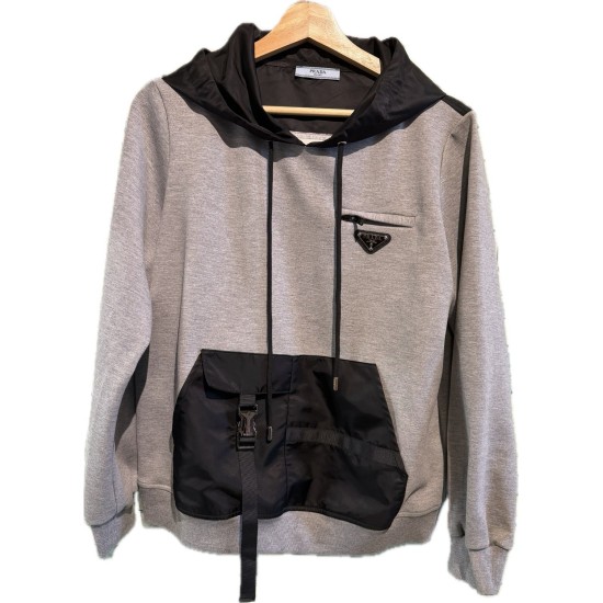 【二手精品9.9新】黑色再生尼龍（Re-Nylon）材質的口袋與帽飾(肩40胸52長65)編號S464
