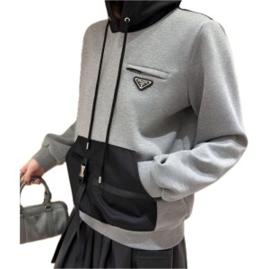 【二手精品9.9新】黑色再生尼龍（Re-Nylon）材質的口袋與帽飾(肩40胸52長65)編號S464