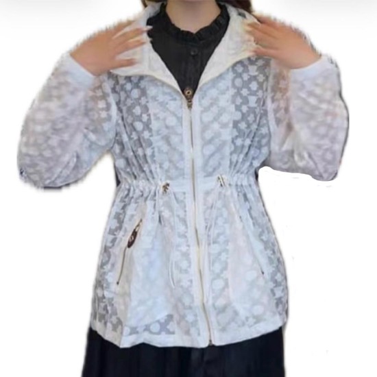 【二手精品9.9新】路易威登Louis Vuitton 的白色連帽風衣(肩42胸52長72袖長62)編號S470