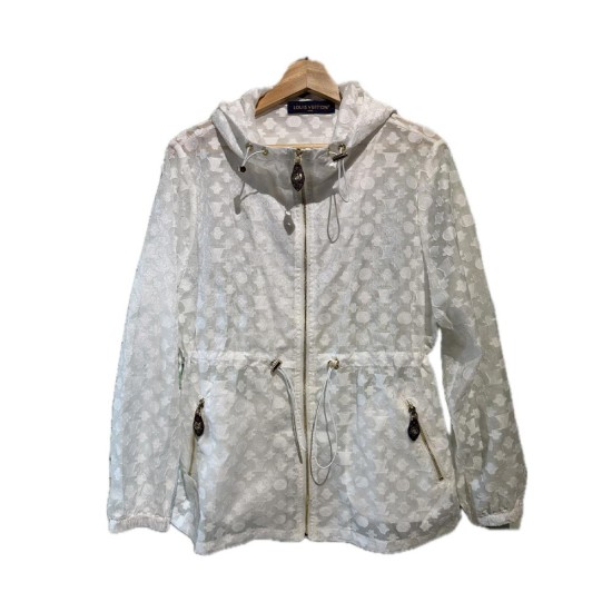 【二手精品9.9新】路易威登Louis Vuitton 的白色連帽風衣(肩42胸52長72袖長62)編號S470