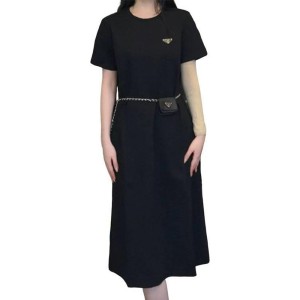 【二手精品9.9新】普拉達Prada 三角標短袖連身裙（肩38胸42長110袖長19）編號S480