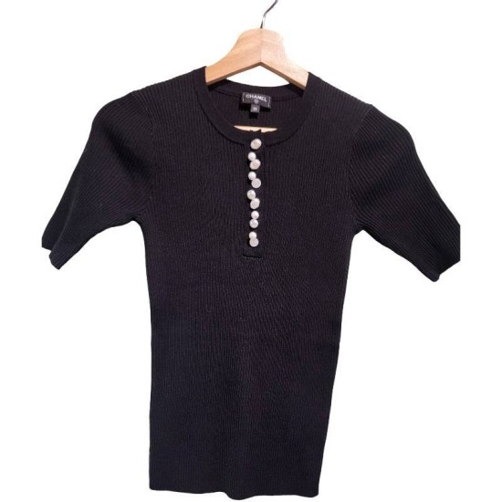 【二手精品9.9新】 CHANEL（香奈兒）珍珠雙C 釦羊毛桑蠶絲羅紋針織短袖上衣(38號肩32胸33長57)編號S513