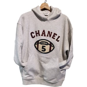 【二手精品9.9新】香奈兒（CHANEL） 推出的經典美式復古運動風格連帽衛衣(落肩60胸60長68袖長56)編號S521