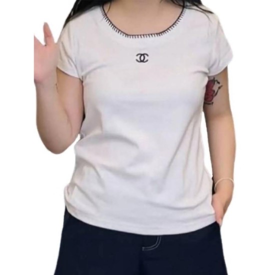 【二手精品9.9新】 CHANEL(香奈兒) Uniform 圓領黑邊刺繡雙 C Logo 短袖 T 恤(肩36胸48長56)編號S523